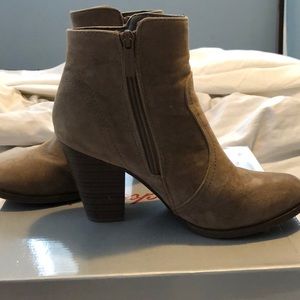 Short heeled boots